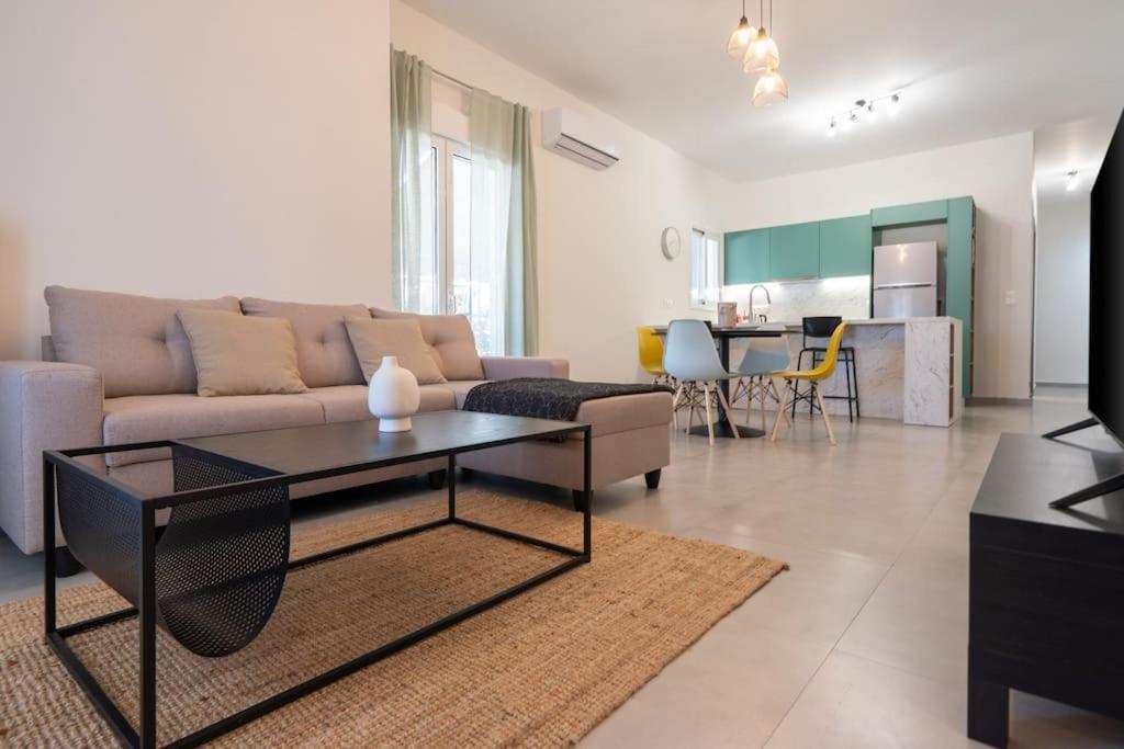 Prime 3-br Exarcheia Abode *