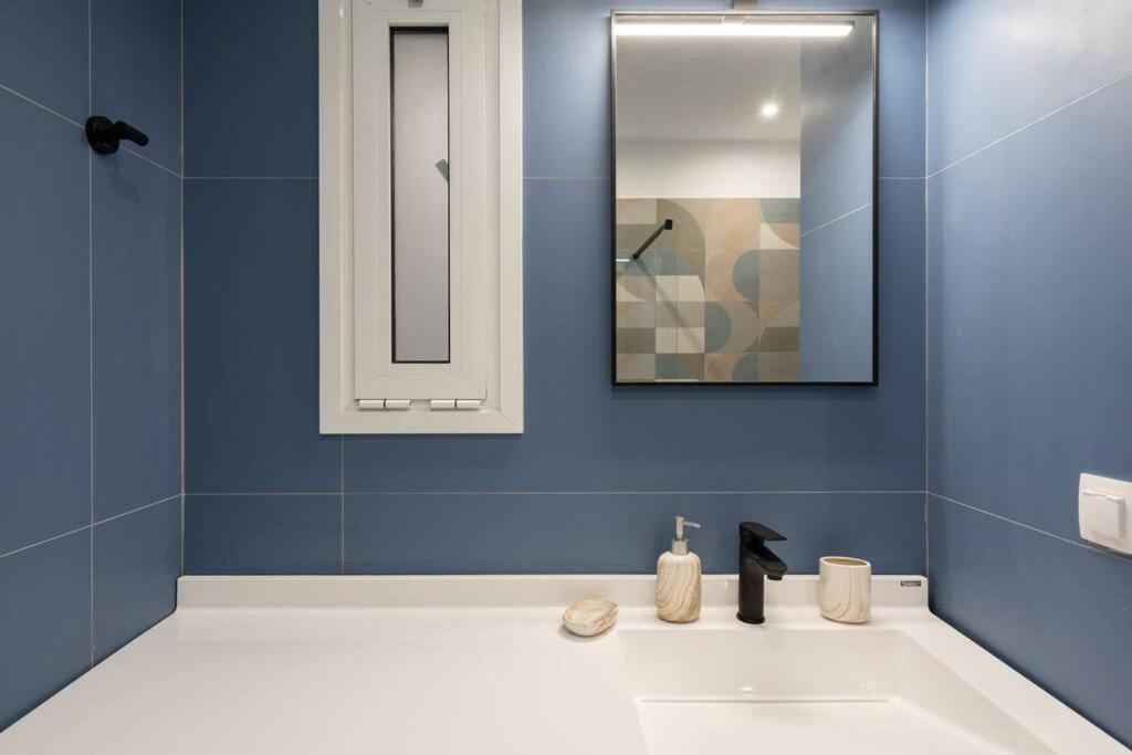 Prime 3-br Exarcheia Abode Daire